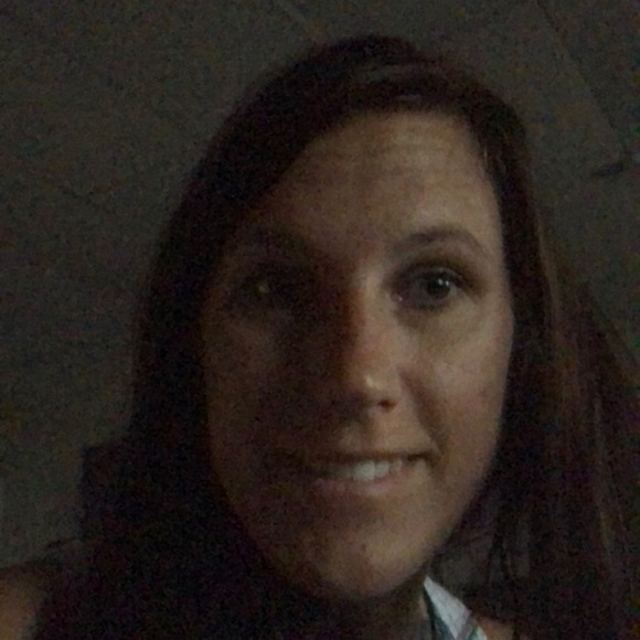 Profile Picture of Stephanie Grooters (@sgrooters) on Poshmark