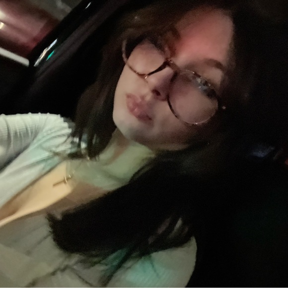 Profile Picture of Addison Mikuta (@addisonmikuta) on Poshmark