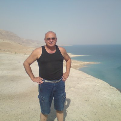 Profile Picture of Mike Douk (@AdamPas2000) on Twitter