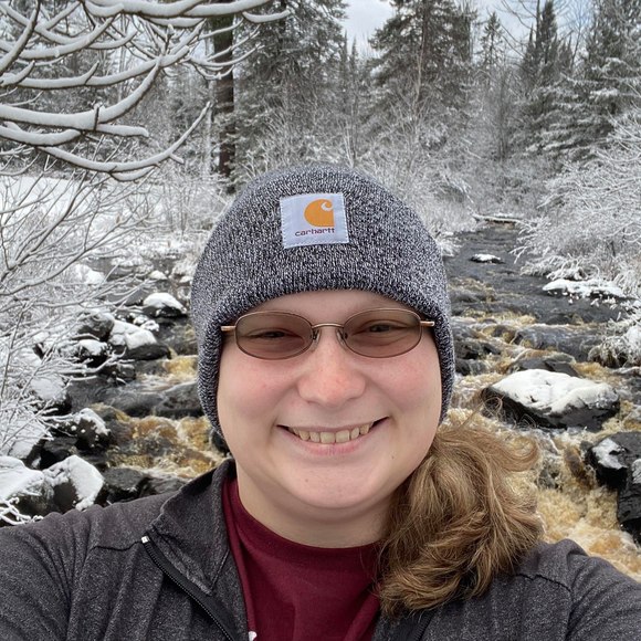 Profile Picture of Amber Vander leest (@vanderleest1231) on Poshmark