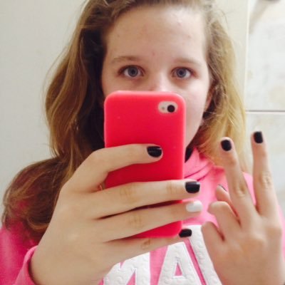 Profile Picture of Júlia Damian (@julia_dmian) on Twitter