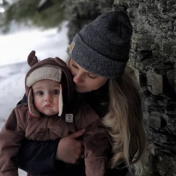 Profile Picture of Andrea Brightly (@andreabrightly) on Poshmark