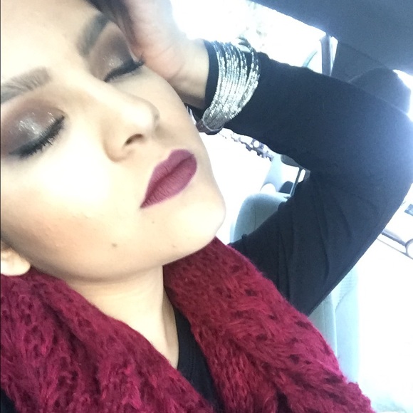 Profile Picture of Anamay Rosete (@anamay92) on Poshmark