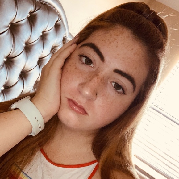 Profile Picture of Michelle Moineau (@michellemoineau) on Poshmark