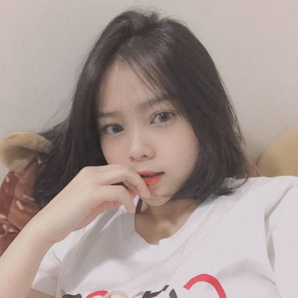 Profile Picture of Anh Thư (@anhth1852000) on Poshmark