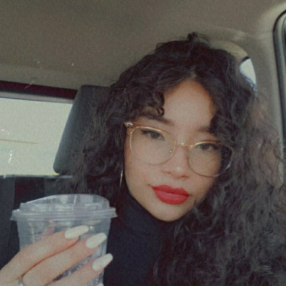 Profile Picture of Jennifer Romero (@jenniferrome250) on Poshmark
