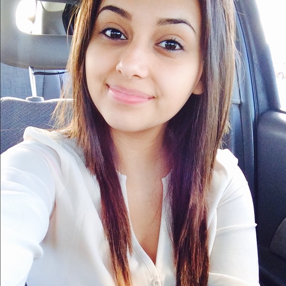 Profile Picture of Marlen Recendiz (@maarleen13) on Poshmark