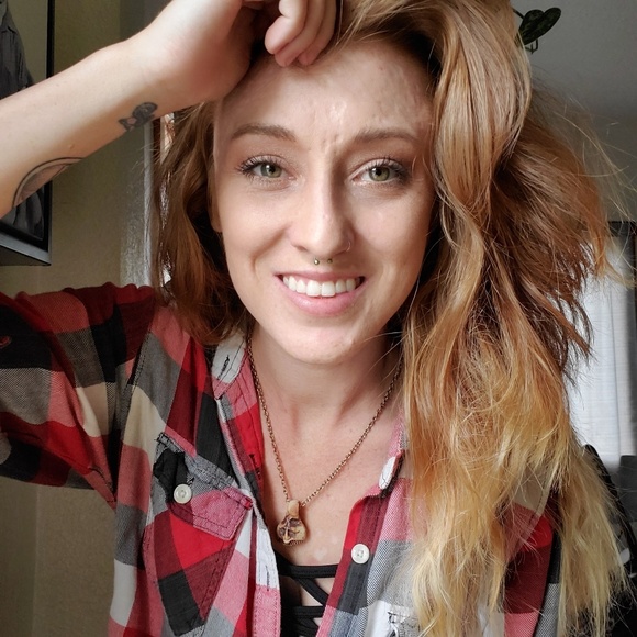 Profile Picture of Amber Crabtree (@_aamberlee_) on Poshmark