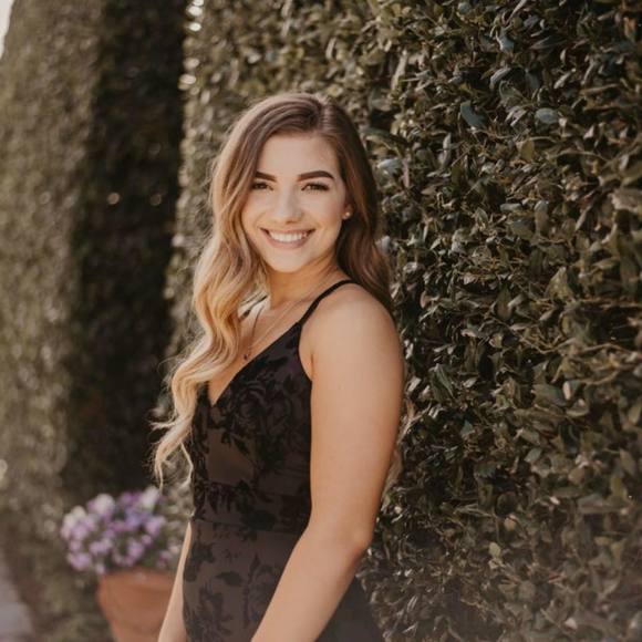 Profile Picture of Autumn Hambrick (@autumnhambrick) on Poshmark