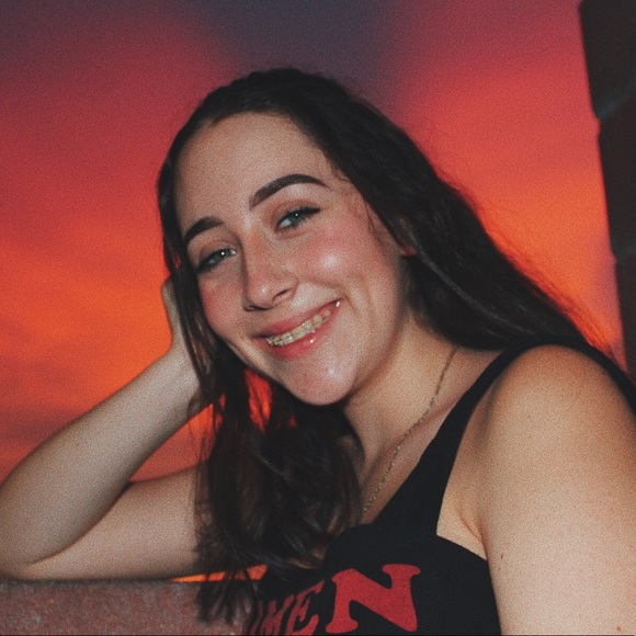 Profile Picture of Madison Mayer (@madsmayer15) on Poshmark