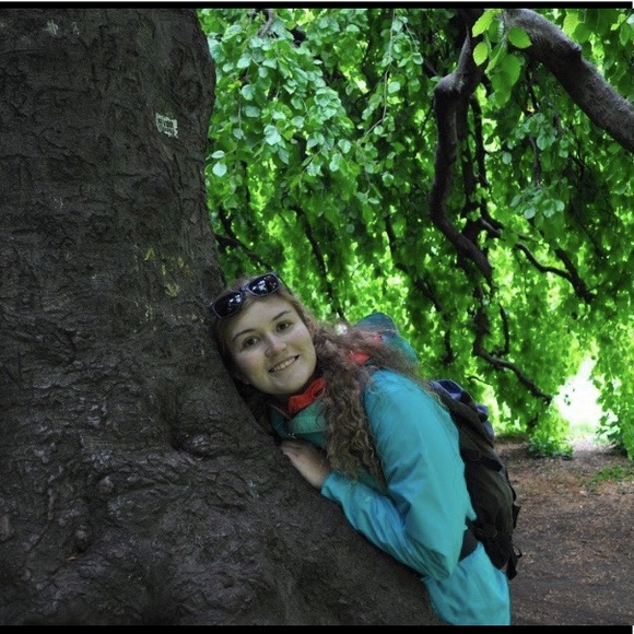 Profile Picture of Ally Wisneski (@awisneski23) on Poshmark