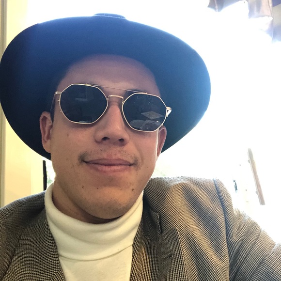 Profile Picture of Davey Kim (@daveyjk222) on Poshmark