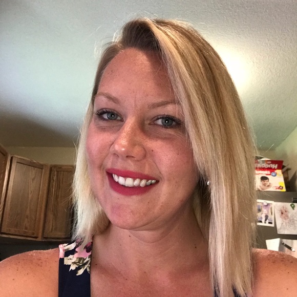 Profile Picture of Abigail Fetters (@abigailfetters) on Poshmark