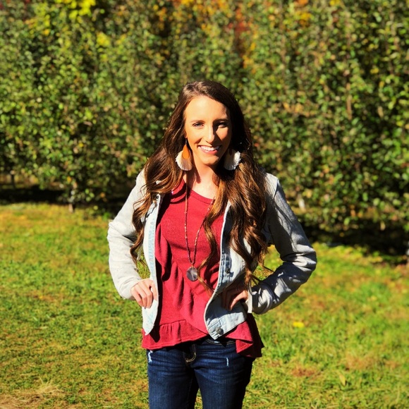 Profile Picture of Grace Cromer (@gracecromer) on Poshmark