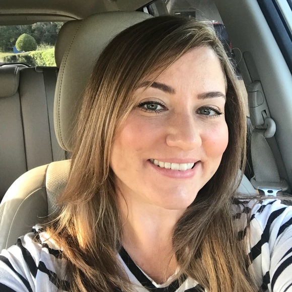 Profile Picture of Dana Schlessinger (@dana_caskey) on Poshmark