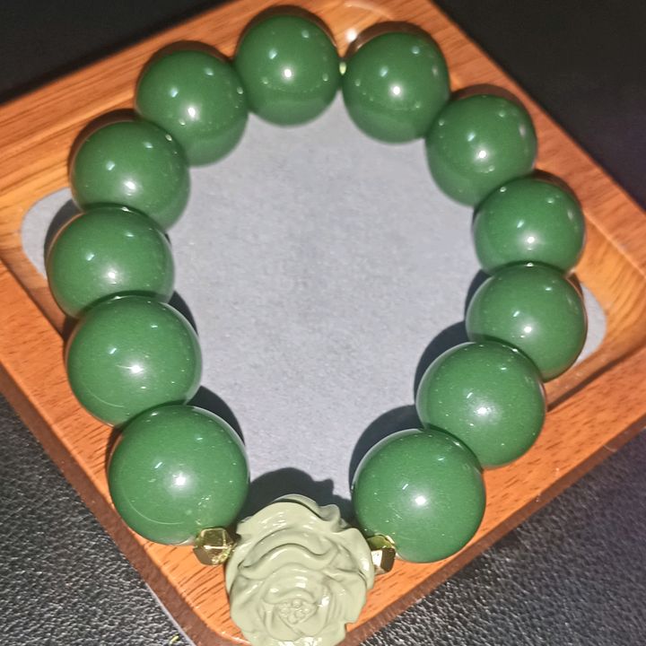 Profile Picture of crystalbyciktikah2.0 (@shasha_gojes) on Tiktok