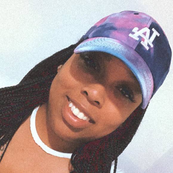 Profile Picture of Chasitea Thomas (@royalty2yooh) on Poshmark