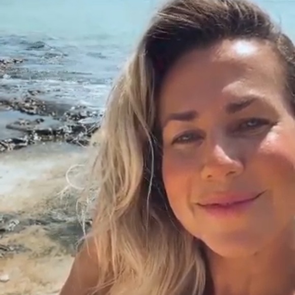 Profile Picture of Bianca Fernandes (@biabranca10) on Poshmark