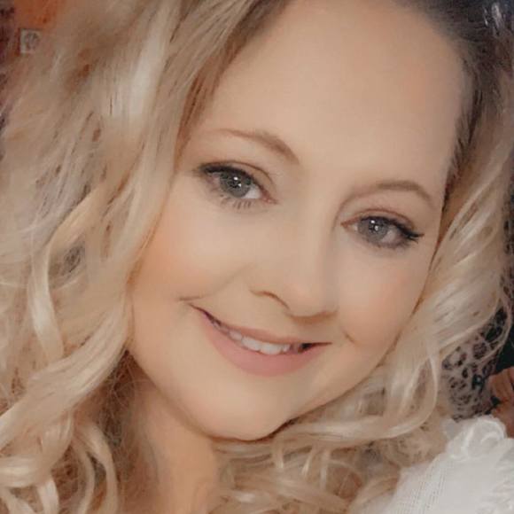 Profile Picture of Miranda Dollar (@mbaker8181) on Poshmark