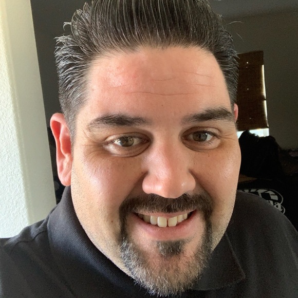 Profile Picture of Matthew Pedroza (@mwpedroza) on Poshmark