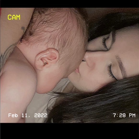 Profile Picture of Annelise Perrenoud (@annelisekay33) on Poshmark