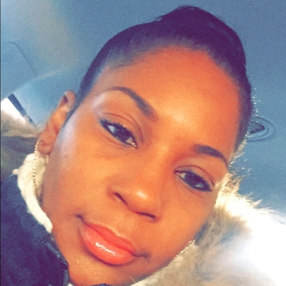 Profile Picture of Rosa Lucas (@mycouturebar) on Poshmark