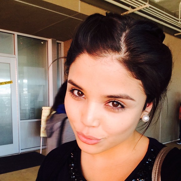 Profile Picture of Janet Bolanos (@bolanossjanet) on Poshmark