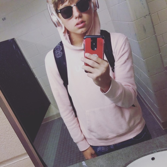 Profile Picture of James Costa (@jamescosta) on Poshmark