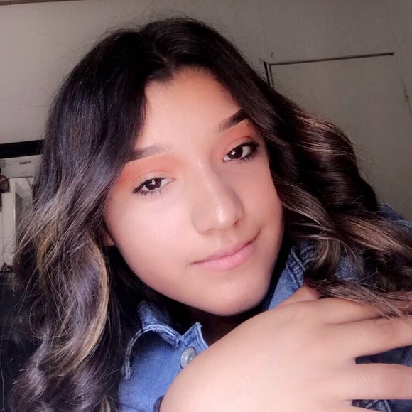 Profile Picture of Daniela Lugo (@nanizlugo618) on Poshmark