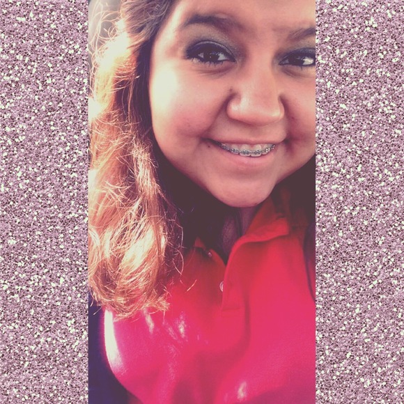 Profile Picture of Cinthia Marin (@cinthialmarin) on Poshmark