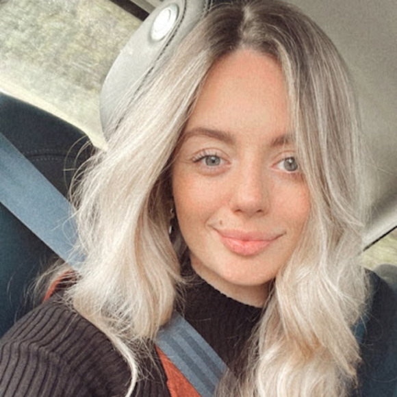 Rebecca Ullman - Poshmark Profile Picture of Rebecca Ullman (@rebeccajtumilty) on Poshmark