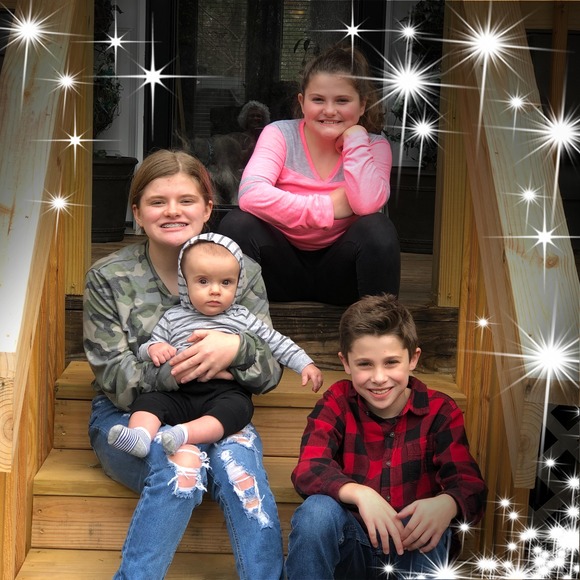 Vickie Depoyster - Poshmark Profile Picture of Vickie Depoyster (@vicki_depoyster) on Poshmark