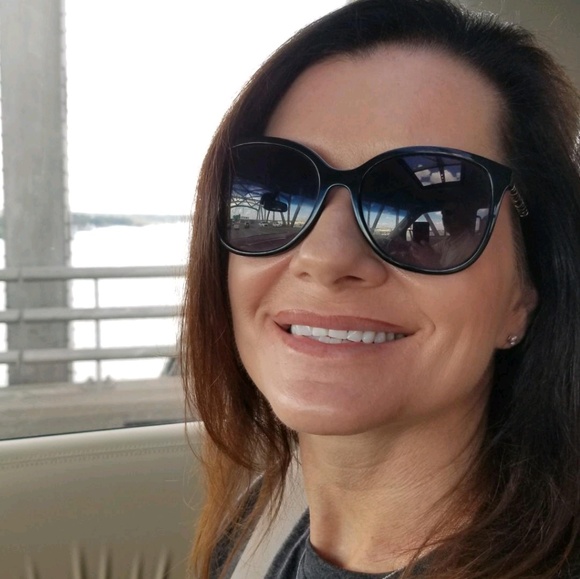 Profile Picture of Patty Cheek (@pattycheek) on Poshmark