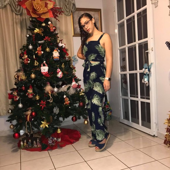 Profile Picture of Nadeshka k. Gonzalez (@nadeshh_) on Poshmark