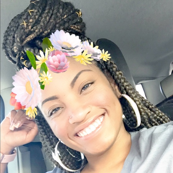 Profile Picture of Shandria Gable (@shandria09) on Poshmark