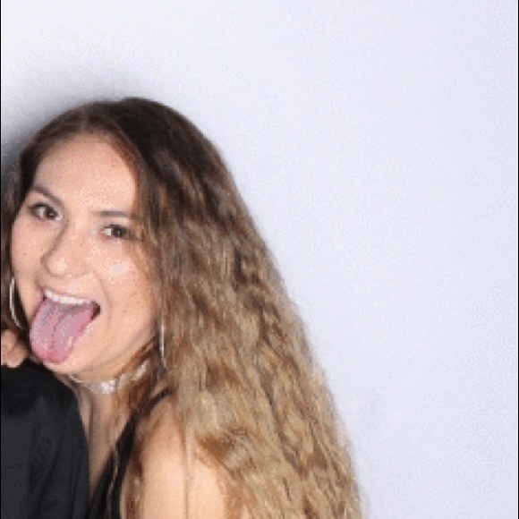 Profile Picture of Veronica Cavazos (@veronicacavazos) on Poshmark