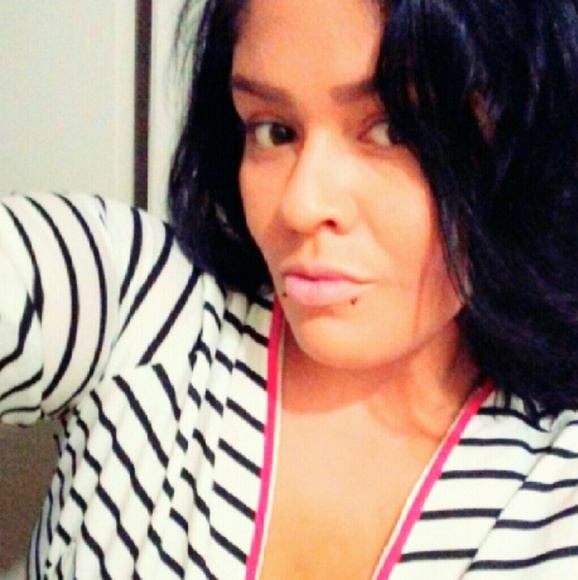 Profile Picture of Cindy Chilin (@cinbchilin) on Poshmark