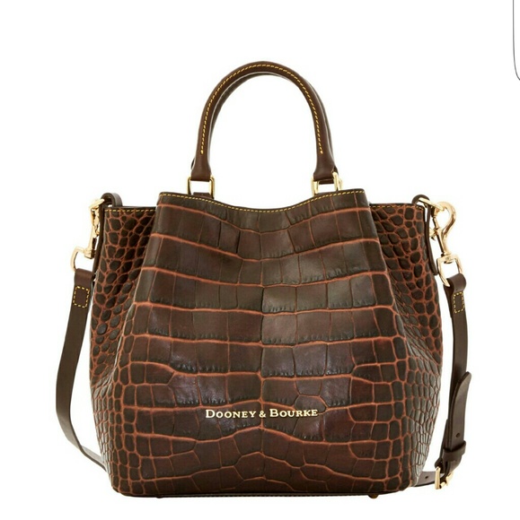 Profile Picture of Sarah Turlis (@saraht0401) on Poshmark