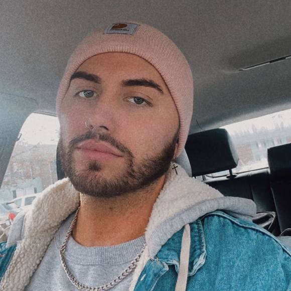 Profile Picture of Craig Holly (@craigeholly) on Poshmark