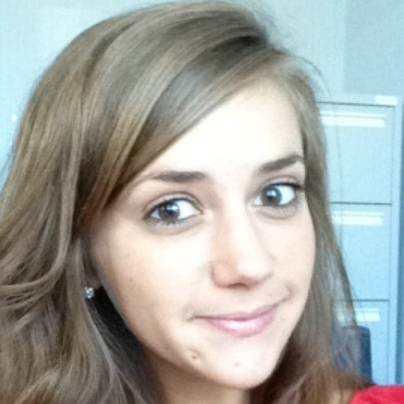 Profile Picture of Emily Intagliata (@emintag) on Poshmark