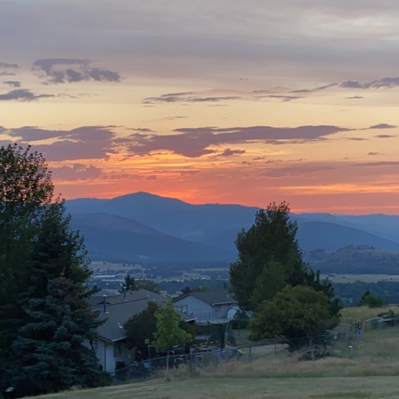 Profile Picture of Cora Robertson (@robertsoncora5) on Poshmark