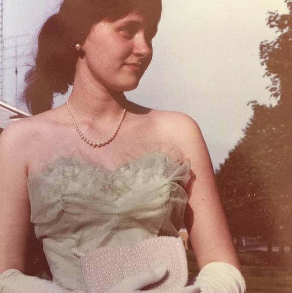 Profile Picture of Christina Sorberg (@brainfreez1978) on Poshmark