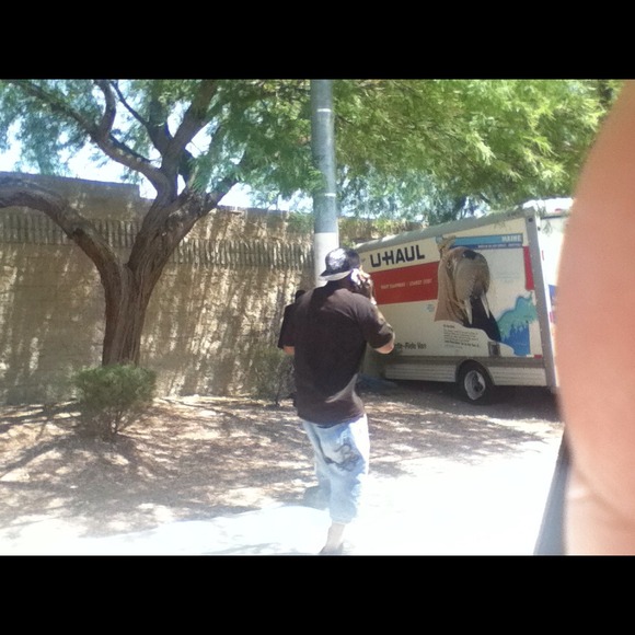 Profile Picture of Throne Worlow (@thokloat) on Poshmark