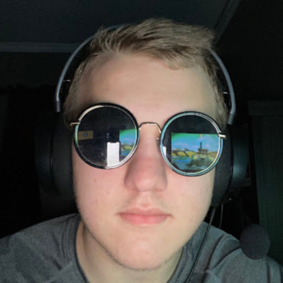 Profile Picture of Andrew Minutello (@aminutello02) on Poshmark