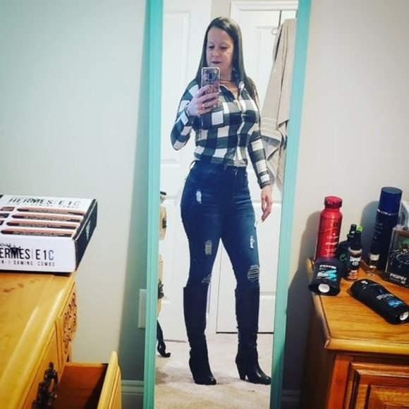 Profile Picture of Rose Alamo (@kennethkeven) on Poshmark