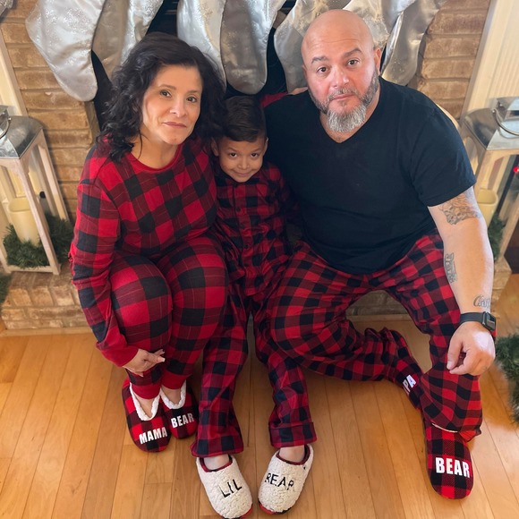 Profile Picture of Catherine Gonzalez (@cat202) on Poshmark