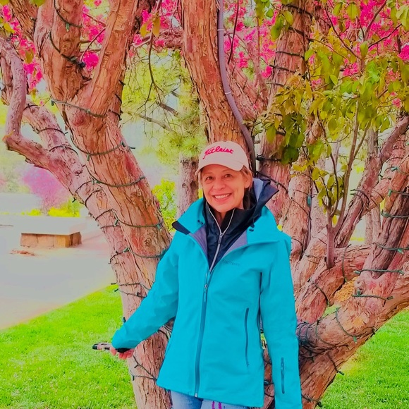 Profile Picture of Debbie Scates (@debbiescates) on Poshmark