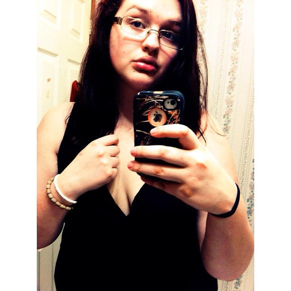 Profile Picture of Savannah Arnold (@miss_savannah_) on Poshmark