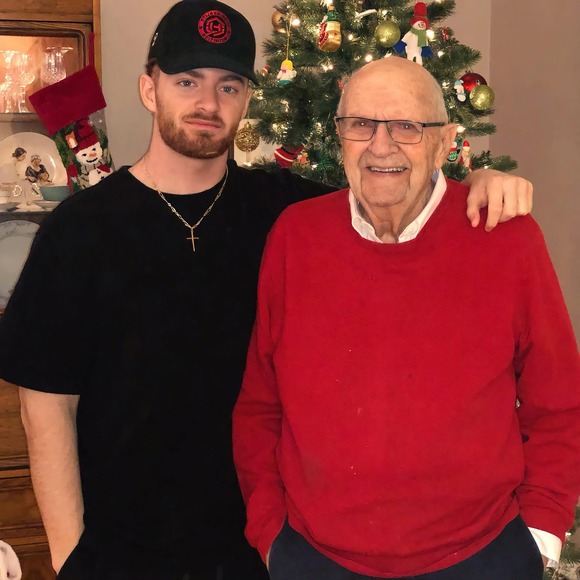 Profile Picture of Michael Douglas (@mdougs98) on Poshmark