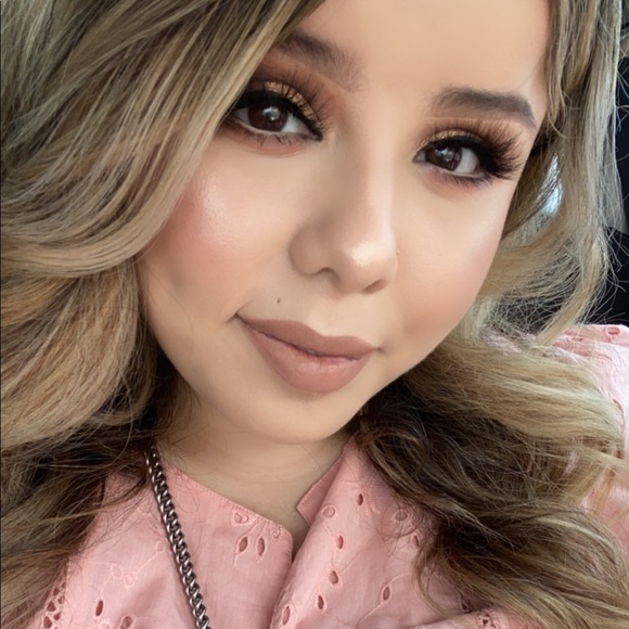 Profile Picture of Bianca Navarrete (@biancanavarrete) on Poshmark
